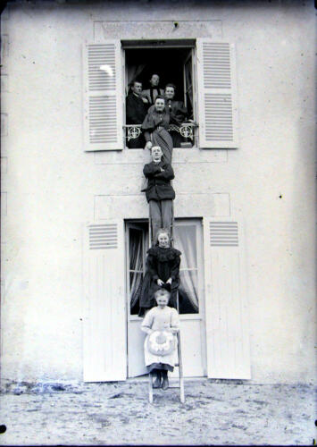 La famille du Chalard sur une échelle