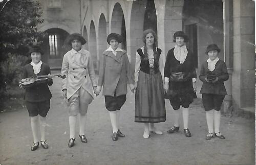 Groupe de 6 élèves - Le Bourgeois-Gentilhomme (juillet1926)